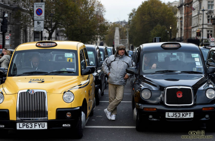 马斯克的自动驾驶共享计划，会是压死出租车行业的最后一根稻草吗？